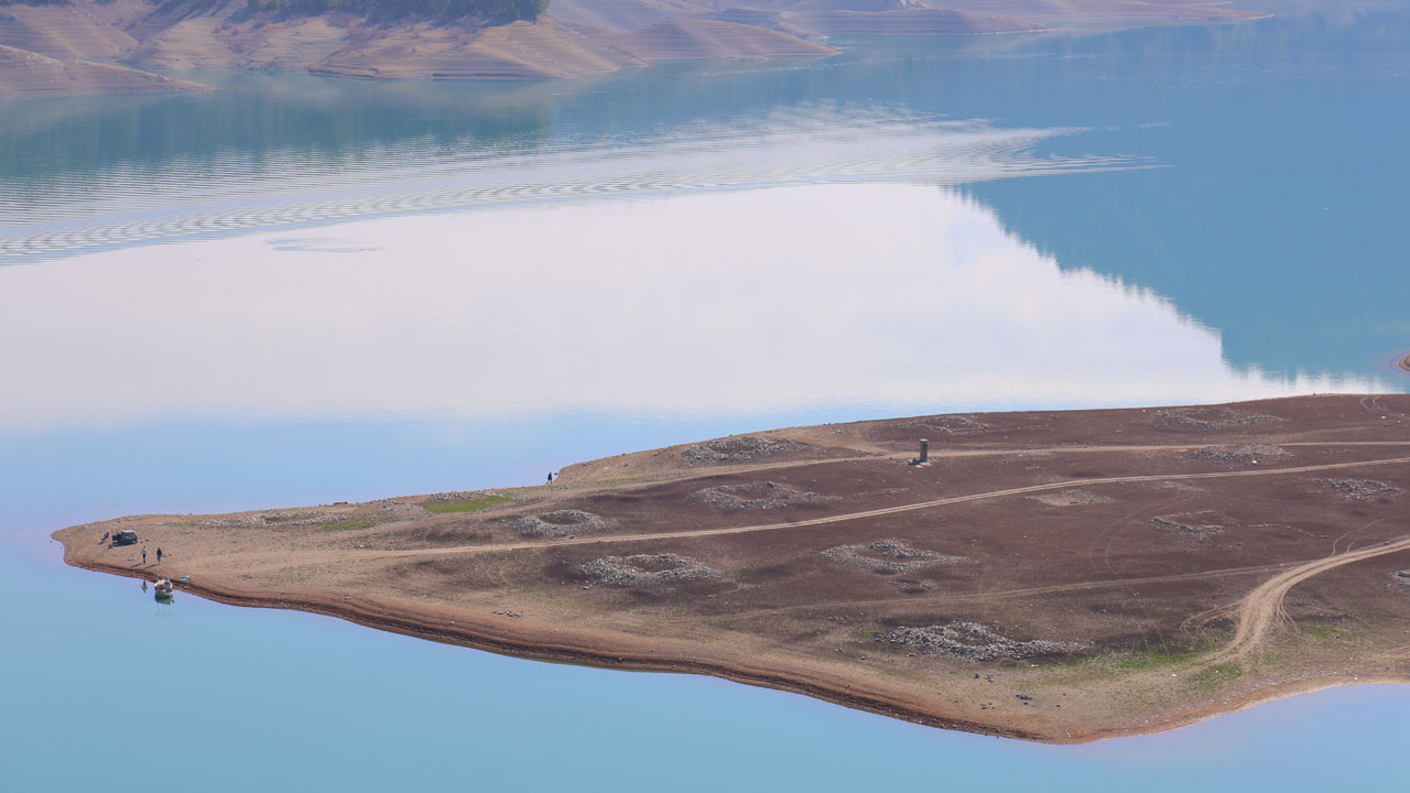 Foto - Tam 42 yıl sonra! Barajın altındaki hayalet köy yeniden ortaya çıktı