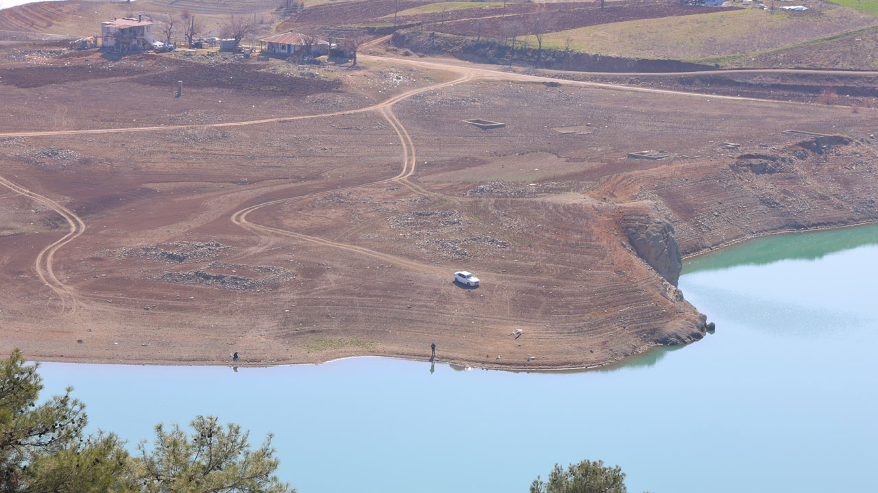 Foto - Tam 42 yıl sonra! Barajın altındaki hayalet köy yeniden ortaya çıktı