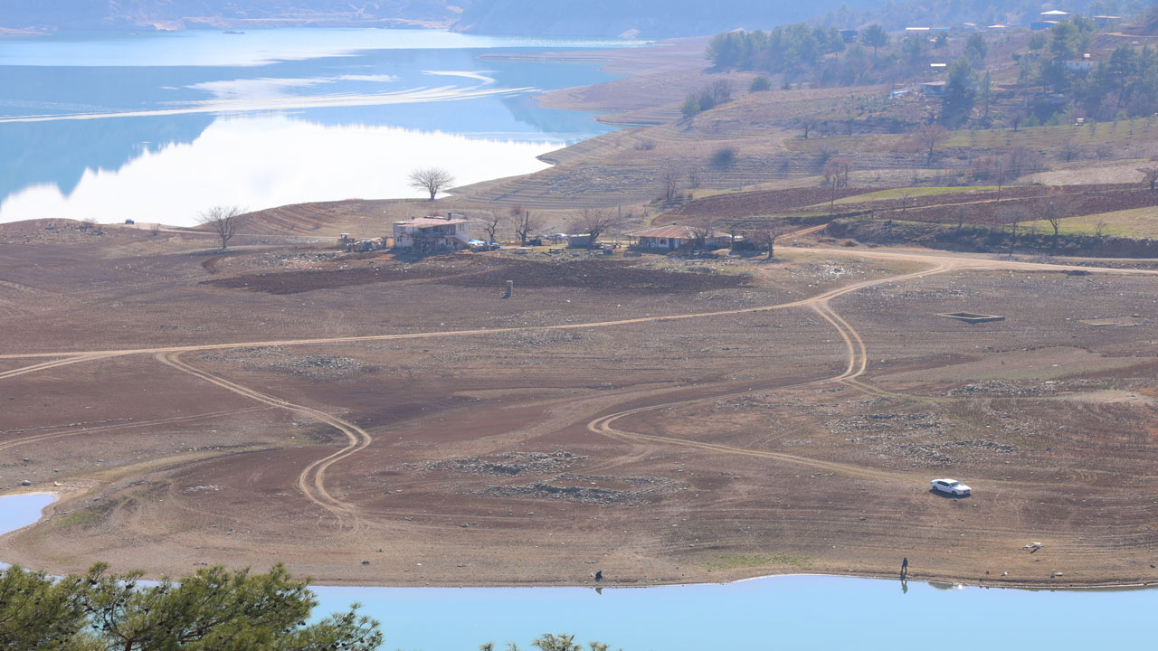 Foto - Tam 42 yıl sonra! Barajın altındaki hayalet köy yeniden ortaya çıktı