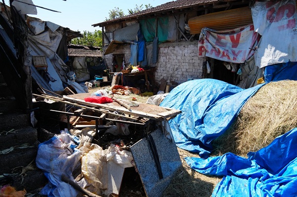 Foto - Tam 5 günde temizlendi! Bu evden 42 kamyon çöp çıktı