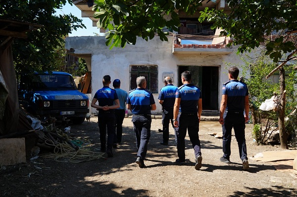 Tam 5 günde temizlendi! Bu evden 42 kamyon çöp çıktı