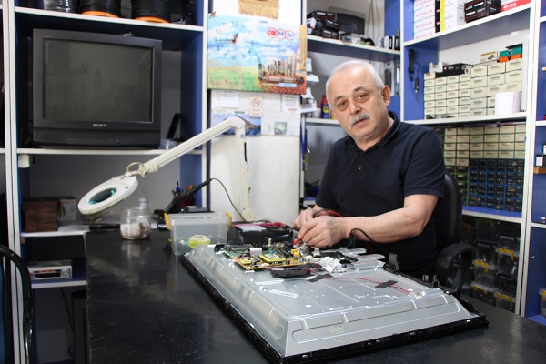 Foto - Tam 50 senedir ekranların arkasında