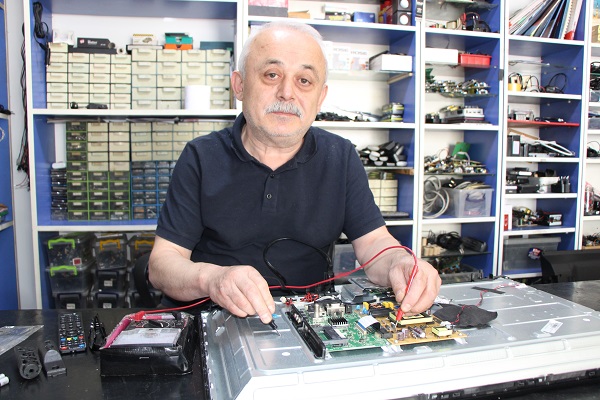 Foto - Tam 50 senedir ekranların arkasında