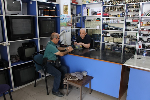 Foto - Tam 50 senedir ekranların arkasında