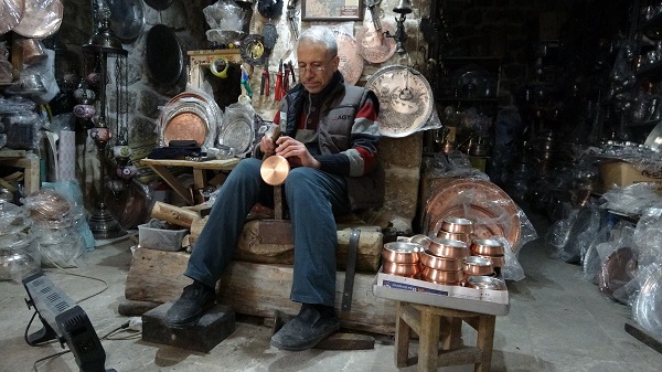 Foto - Tam 53 yıldır bu işi yapıyor! Turistlerin dikkatini bu yüzden çekiyor