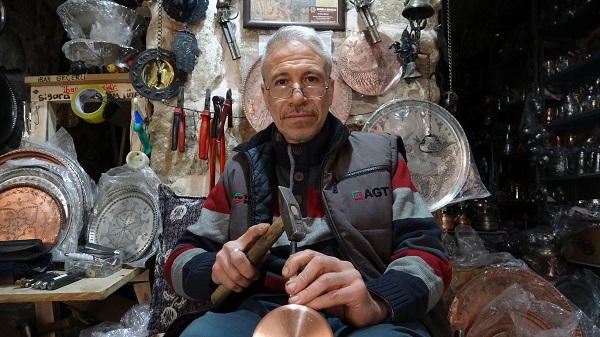 Foto - Tam 53 yıldır bu işi yapıyor! Turistlerin dikkatini bu yüzden çekiyor