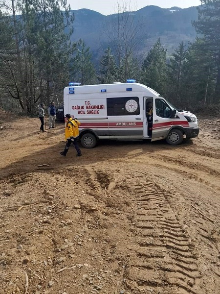 Foto - Tam 6 kez yıkıldı! Köprü olmayınca çocuklar hastaneye böyle taşındı