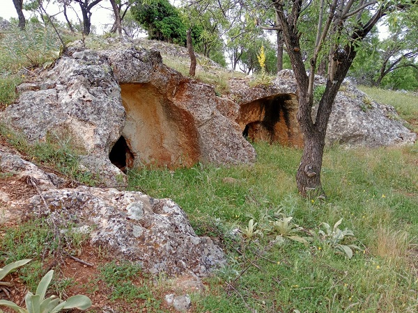 Foto - Tam 600 yıllıktı! Defineciler yine yaptı yapacağını