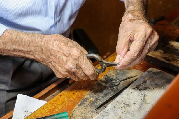 Foto - Tam 77 yıldır gümüş İşledi: Onlara adeta can veren, ilgi duyan kuyumcu!
