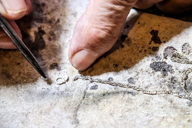 Foto - Tam 77 yıldır gümüş İşledi: Onlara adeta can veren, ilgi duyan kuyumcu!