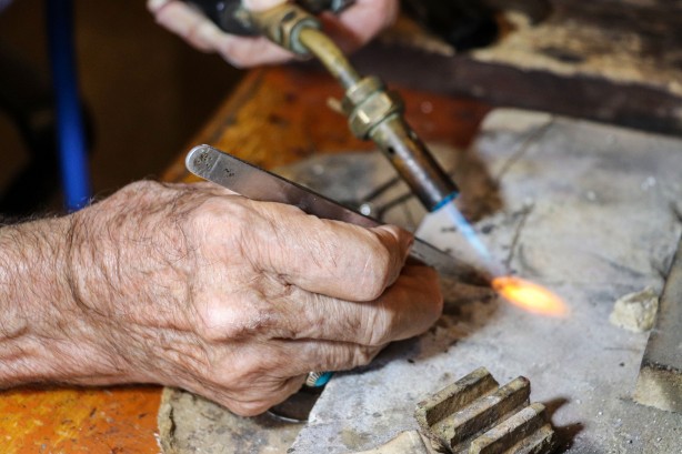 Foto - Tam 77 yıldır gümüş İşledi: Onlara adeta can veren, ilgi duyan kuyumcu!