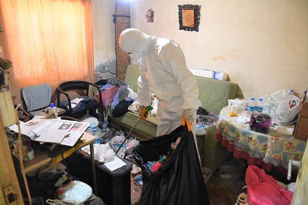 Foto - Tam 8 senedir biriktiriyor! Bakın o evden kaç kamyon çöp çıktı