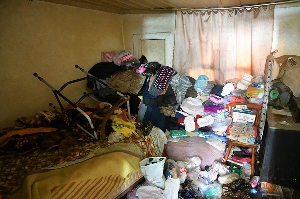 Foto - Tam 8 senedir biriktiriyor! Bakın o evden kaç kamyon çöp çıktı