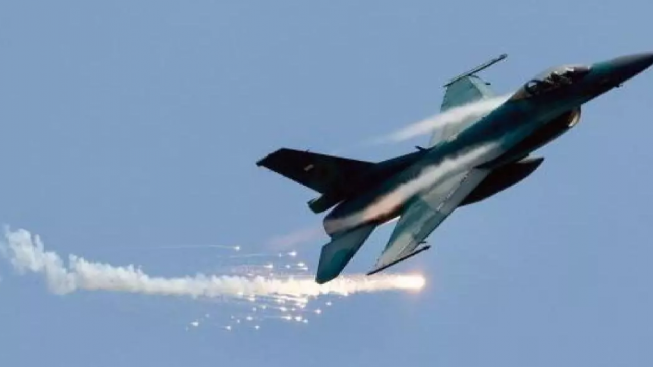 Foto - Tam anlamıyla felaket! F-16 savaş uçağı yere çakıldı