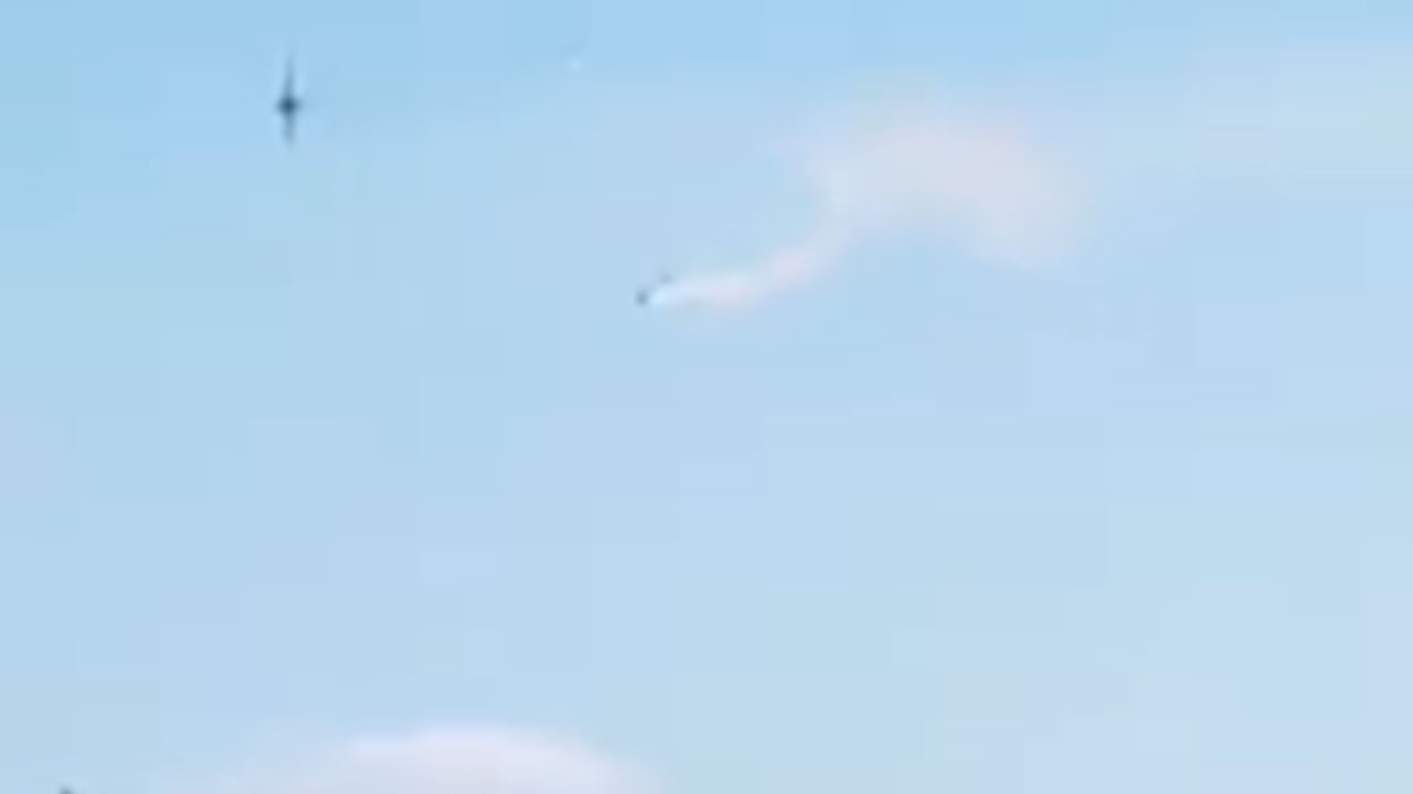 Foto - Tam anlamıyla rezillik: Su-25 savaş uçağı dost Su-25'i düşürdü