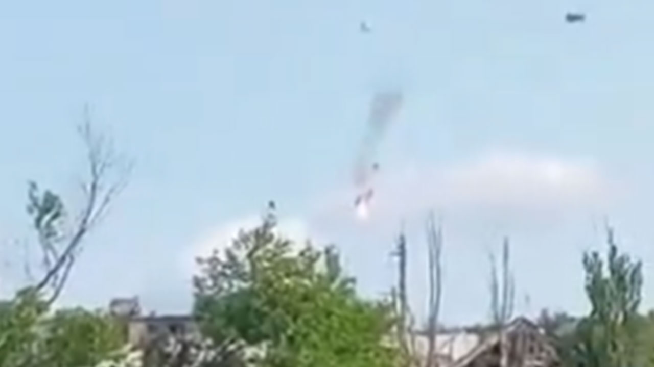 Foto - Tam anlamıyla rezillik: Su-25 savaş uçağı dost Su-25'i düşürdü