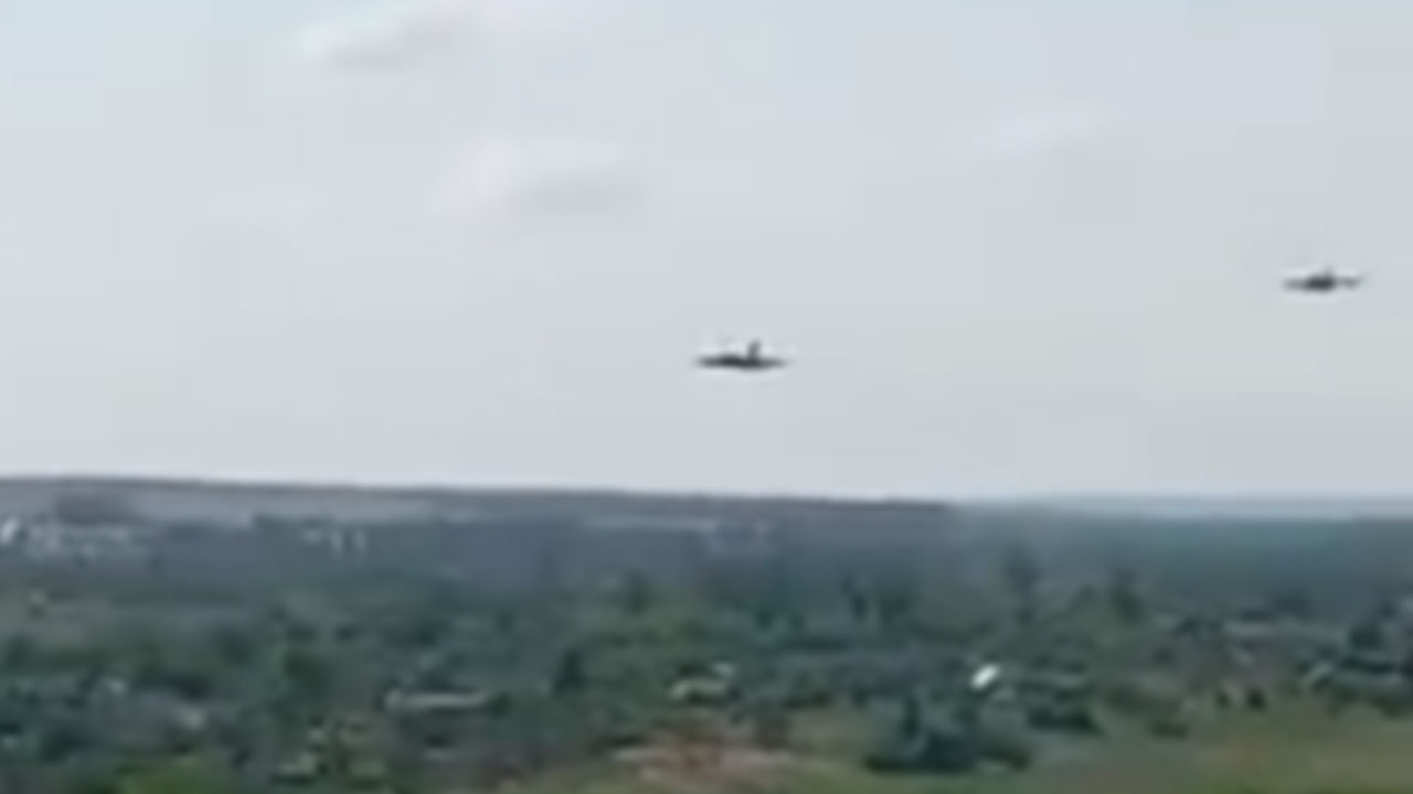 Foto - Tam anlamıyla rezillik: Su-25 savaş uçağı dost Su-25'i düşürdü