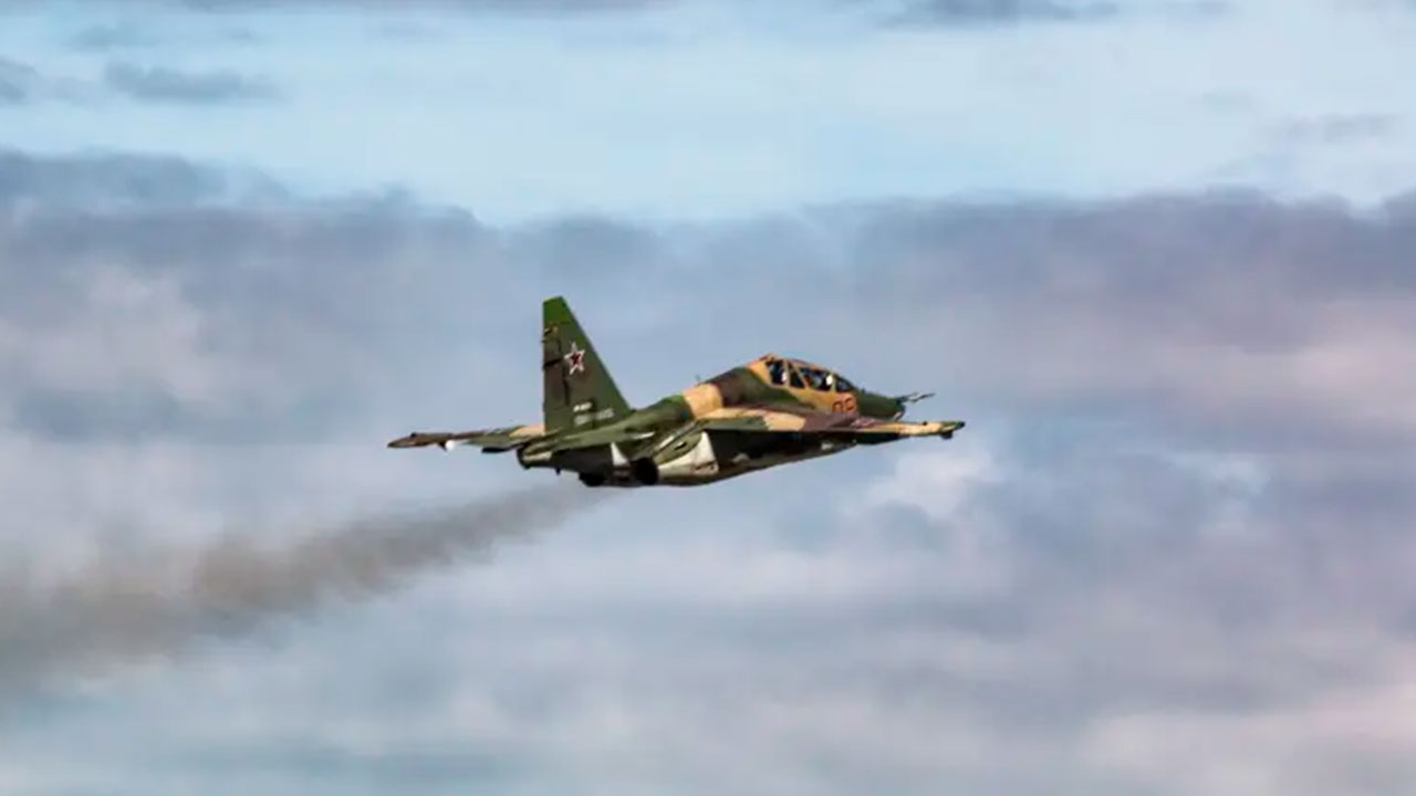 Foto - Tam anlamıyla rezillik: Su-25 savaş uçağı dost Su-25'i düşürdü