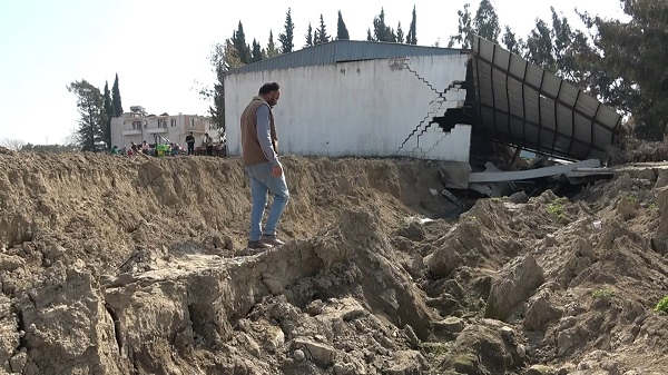 Foto - Tam dört metre çöktü! Depremde çiftlik bu hale geldi