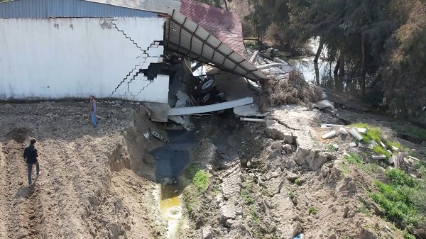 Foto - Tam dört metre çöktü! Depremde çiftlik bu hale geldi