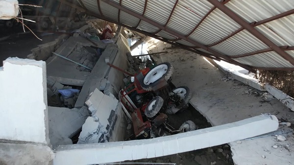 Foto - Tam dört metre çöktü! Depremde çiftlik bu hale geldi