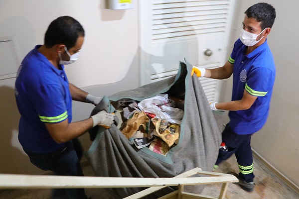 Foto - Tam iki kamyon dolusu... Çöp evden dram çıktı