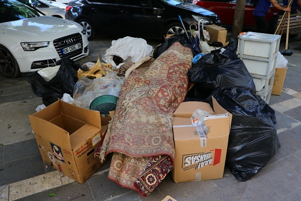 Foto - Tam iki kamyon dolusu... Çöp evden dram çıktı