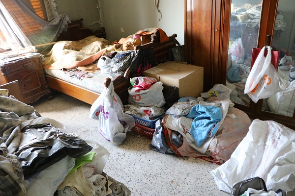 Foto - Tam iki kamyon dolusu... Çöp evden dram çıktı