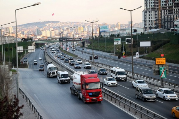 Tam kapanma kararı sonrası mega kent İstanbul'dan kaçış başladı