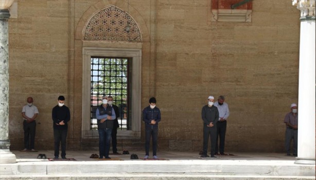 Foto - Tam kapanmanın ilk cumasında Selimiye Camii'ne koştular