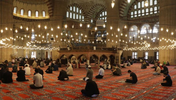Foto - Tam kapanmanın ilk cumasında Selimiye Camii'ne koştular