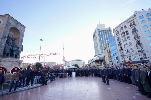 Foto - Tam komedi! CHP 10 Kasım törenine çelenk getirmeyi unutunca…
