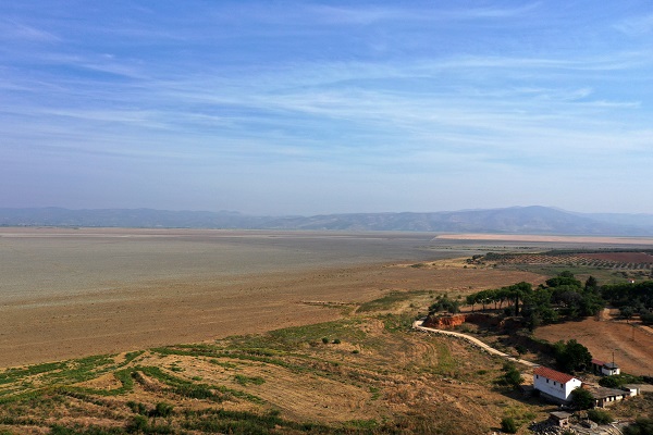 Foto - Tamamen kurudu tarıma açıldı! O gölden geriye hurdaya dönmüş tekneler kaldı