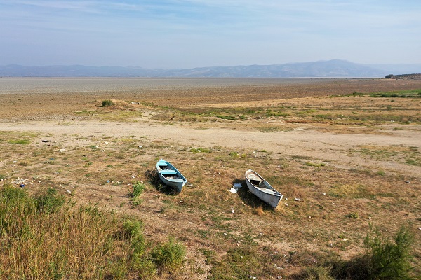 Foto - Tamamen kurudu tarıma açıldı! O gölden geriye hurdaya dönmüş tekneler kaldı