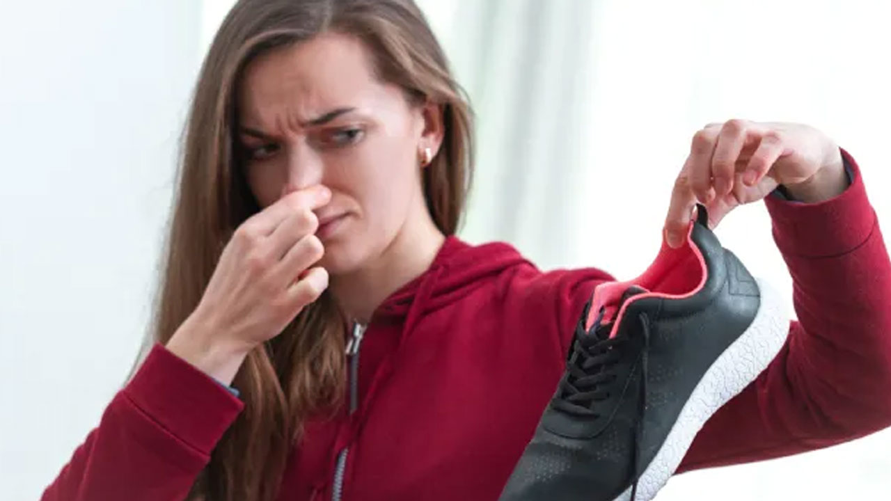 Tamamen ortadan kalkacak! Ayak kokusunu tamamiyle ortadan kaldıran yöntem