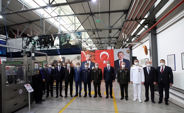Foto - Tamamen yerli ve milli imkanlarla üretildi: Bakan Hulusi Akar bizzat test etti