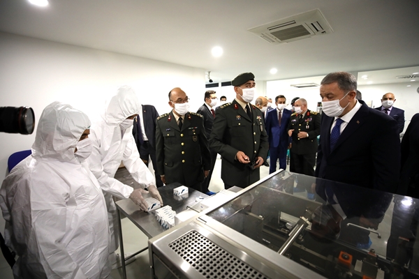 Foto - Tamamen yerli ve milli imkanlarla üretildi: Bakan Hulusi Akar bizzat test etti