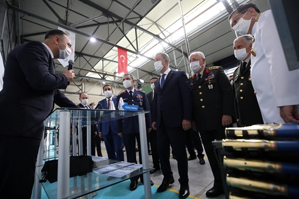 Foto - Tamamen yerli ve milli imkanlarla üretildi: Bakan Hulusi Akar bizzat test etti