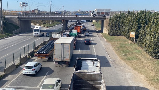 Foto - Tamire giden kamyon D-100’de alev aldı