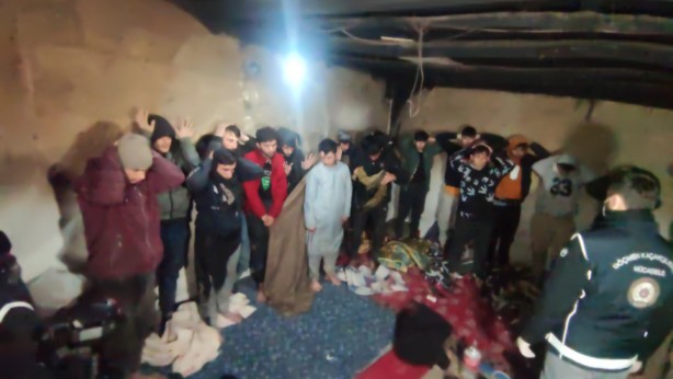 Foto - Tandır evinde 20 düzensiz göçmen yakalandı