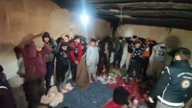 Foto - Tandır evinde 20 düzensiz göçmen yakalandı