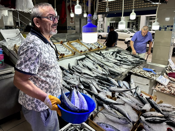 Foto - Tanesi 60 lira! Tezgahlarda balık bolluğu yaşanıyor 