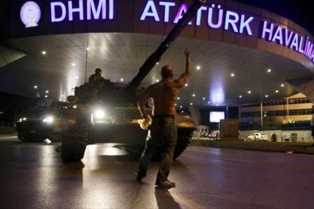 Foto - Tankın önüne yatan adam konuştu!