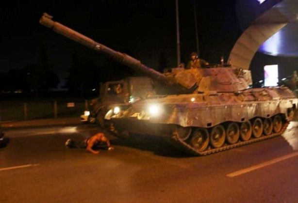 Foto - Tankın önüne yatan adam konuştu!
