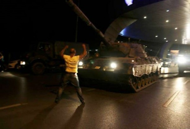 Foto - Tankın önüne yatan adam konuştu!