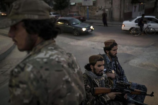 Foto - Tanklar göründü, kriz patladı! Taliban’a karşı en büyük üssü harekete geçirdiler