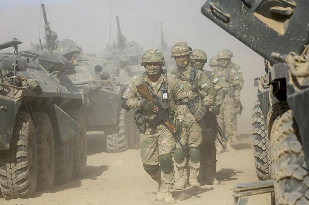 Foto - Tanklar göründü, kriz patladı! Taliban’a karşı en büyük üssü harekete geçirdiler