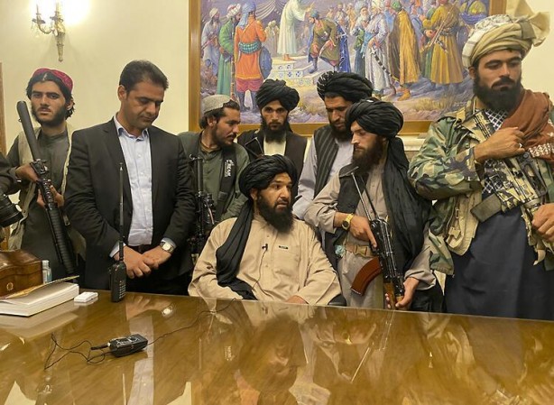 Foto - Tanklar göründü, kriz patladı! Taliban’a karşı en büyük üssü harekete geçirdiler