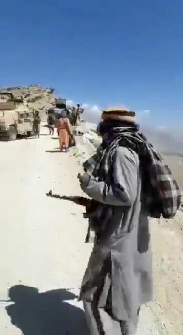 Foto - Tanklar göründü, kriz patladı! Taliban’a karşı en büyük üssü harekete geçirdiler