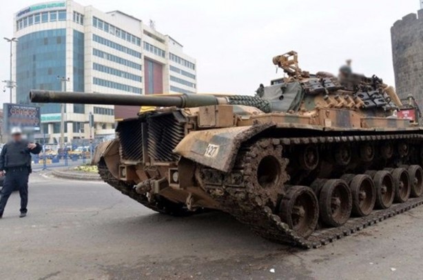 Foto - Tanklar Sur'a girdi